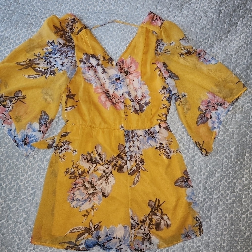 Baileyblue Floral Romper Size L. - Picture 9 of 9